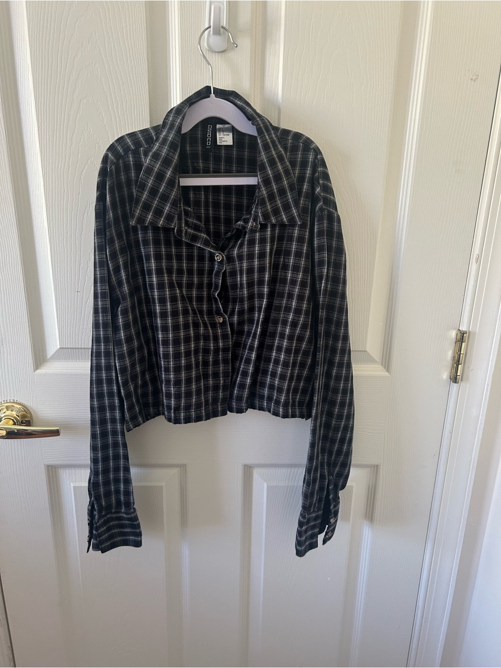 H&M Black Plaid Cropped Button-Up Shirt - Size L